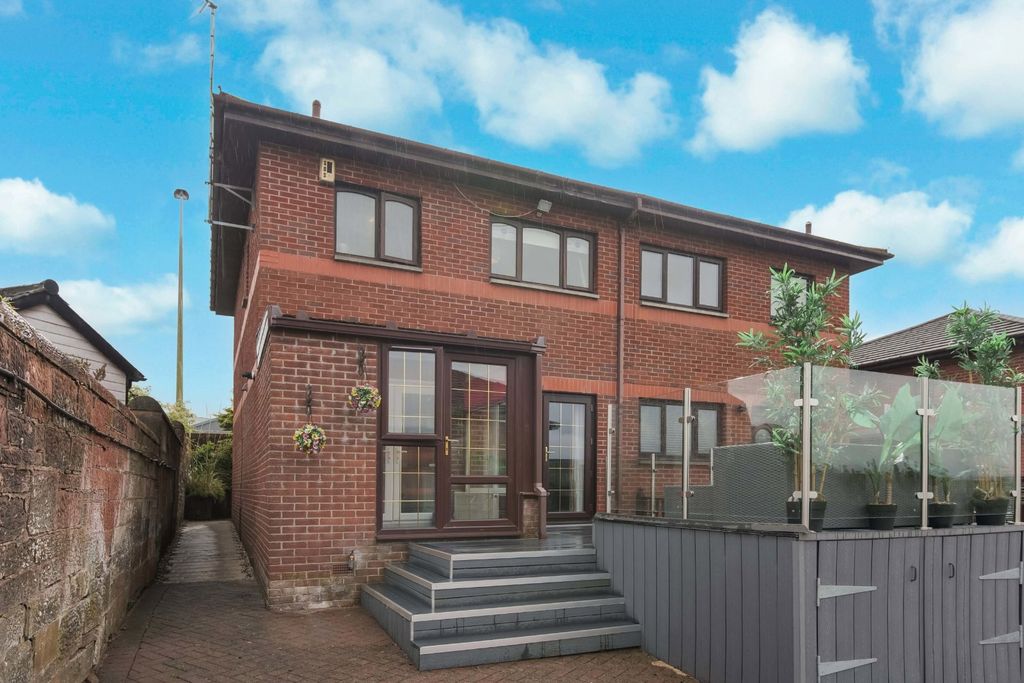 Property photo 1 of 18 External