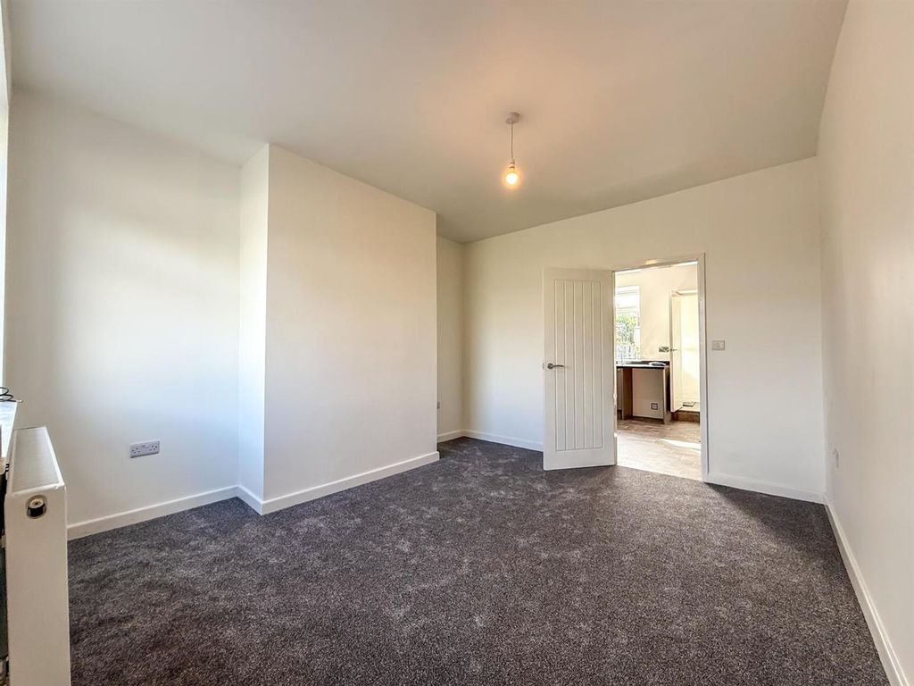 Property photo 3 of 14 Living Room