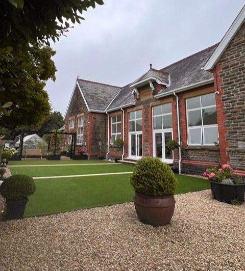 Property photo 2 of 40
