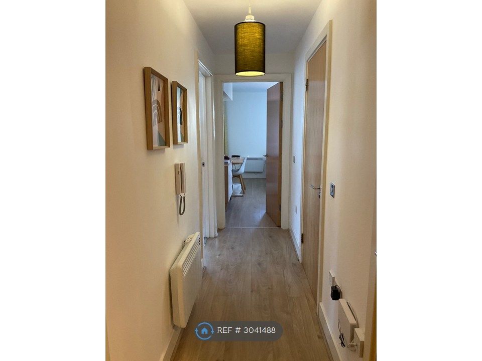 Property photo 3 of 25 Corridor