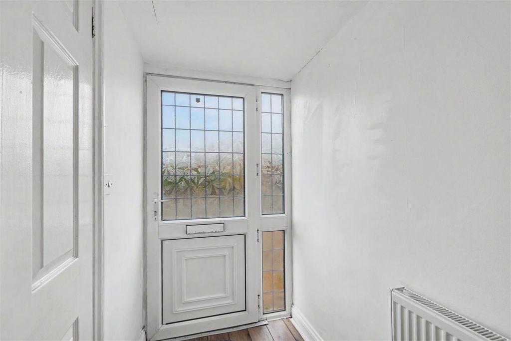Property photo 2 of 22 Entrance Hall_3.Jpeg