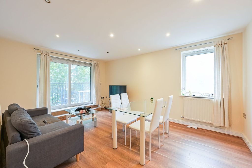 Property photo 1 of 17