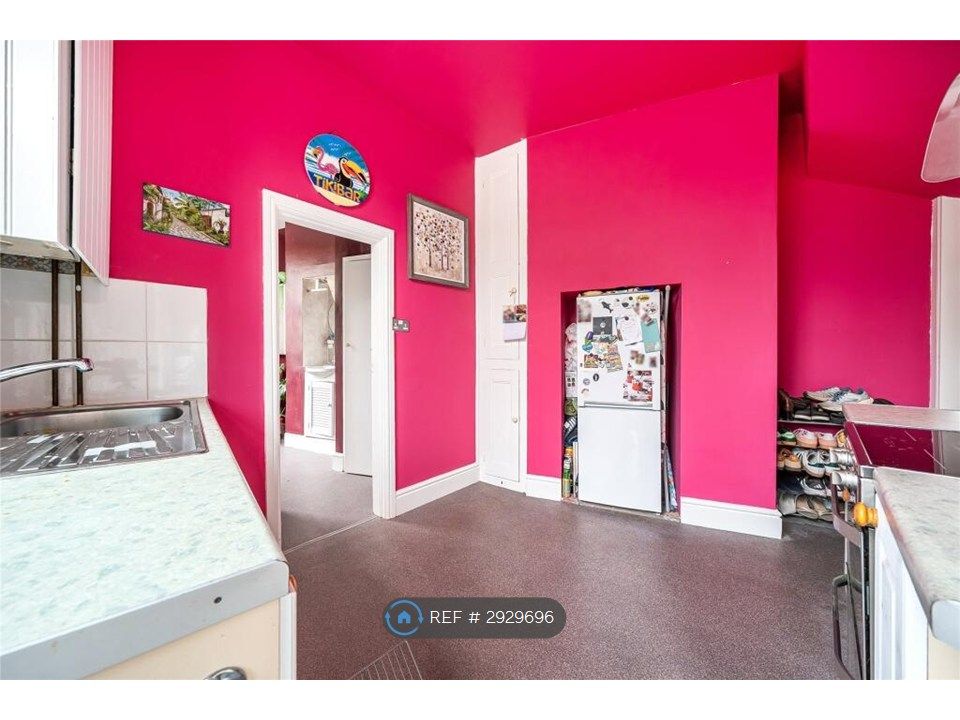Property photo 3 of 10 Kitchen