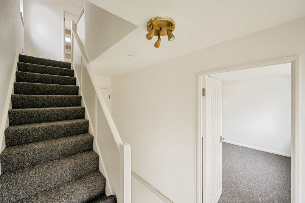 Property photo 2 of 11 Image