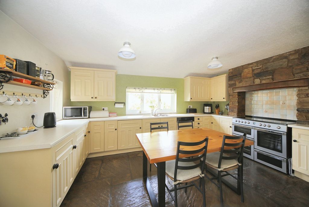 Property photo 3 of 26