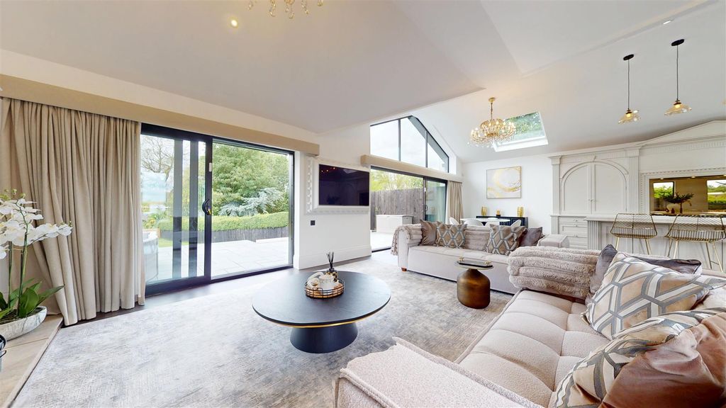 Property photo 2 of 60 Clay Lane Extension