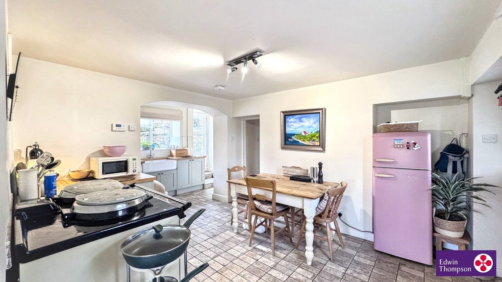 Property photo 3 of 31