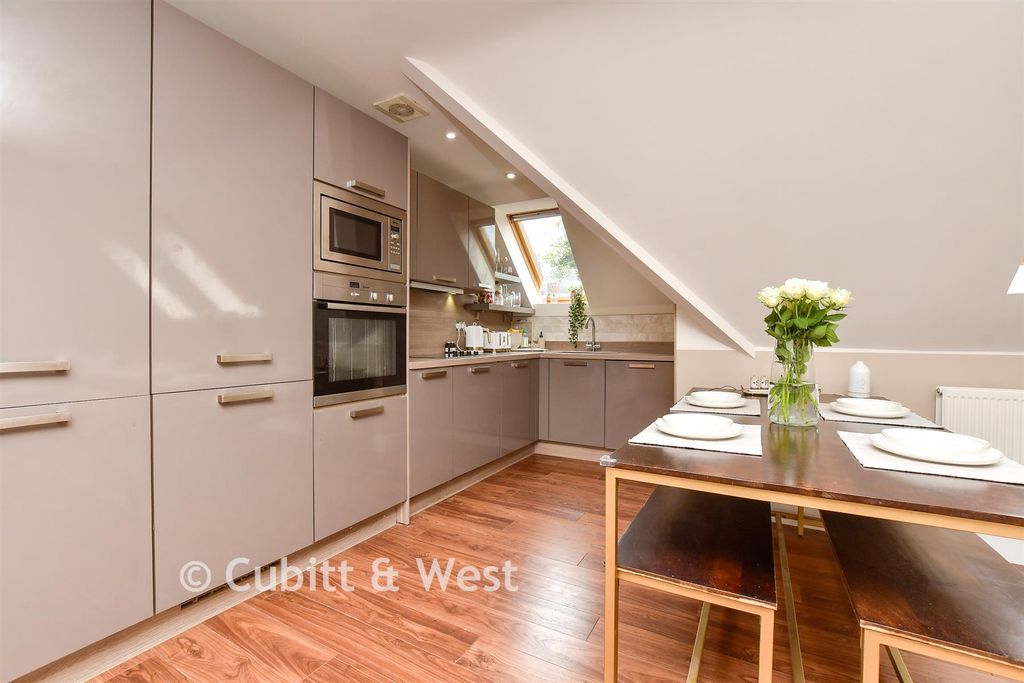 Property photo 2 of 15 Kitchen / Lounge