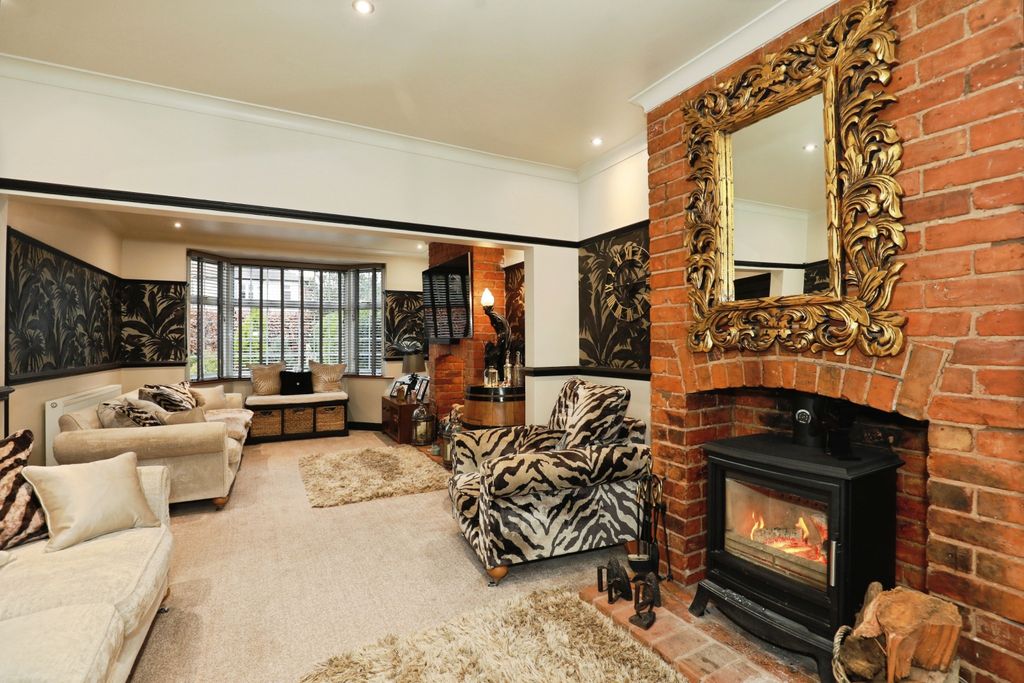 Property photo 2 of 31