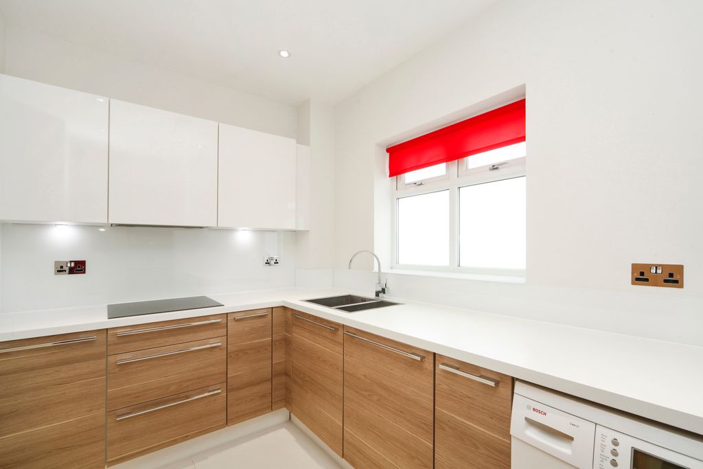 Property photo 2 of 10 Kitchen
