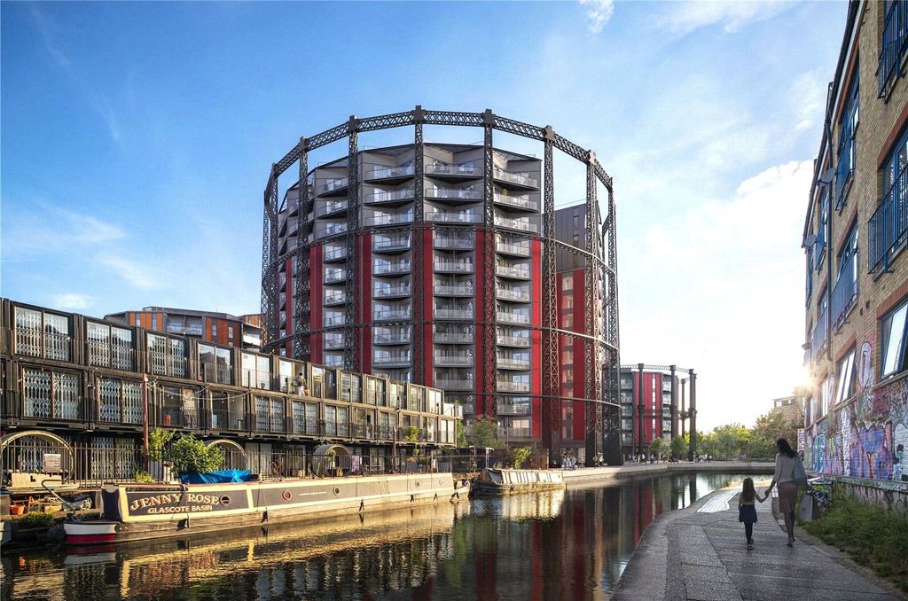 Property photo 1 of 16 Regents View