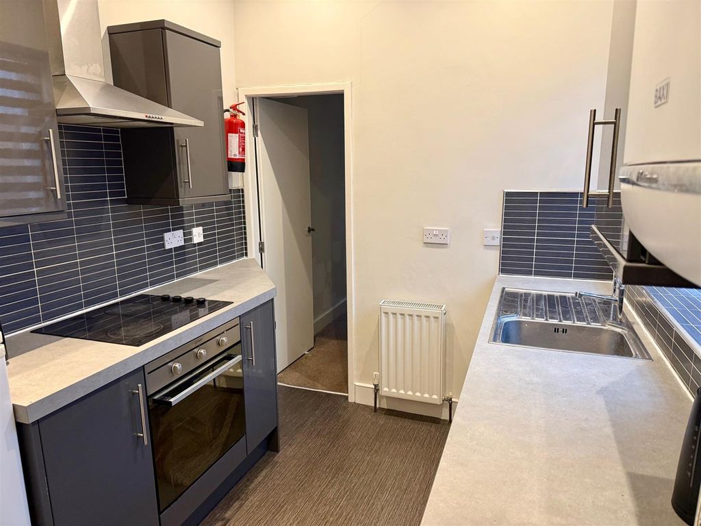 Property photo 3 of 10 Kitchen 2.Jpg