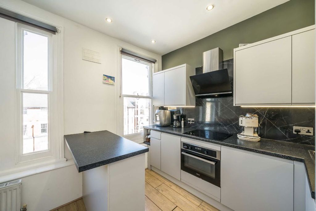 Property photo 3 of 6