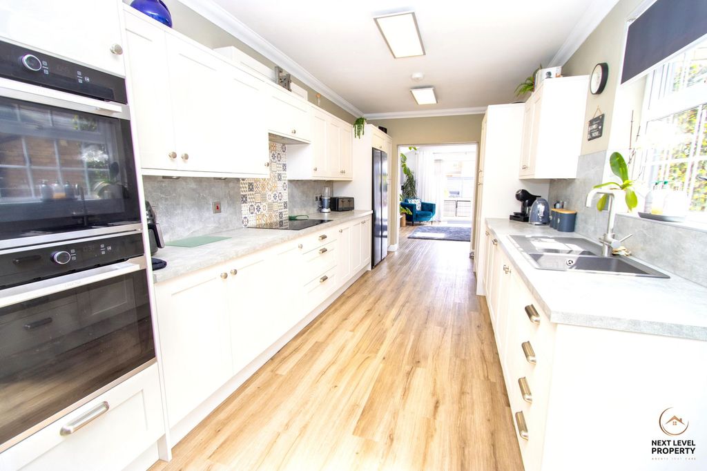 Property photo 3 of 23