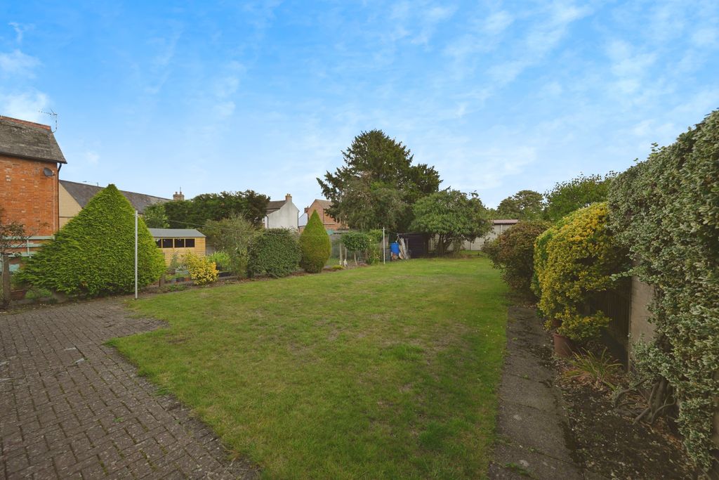 Property photo 2 of 21