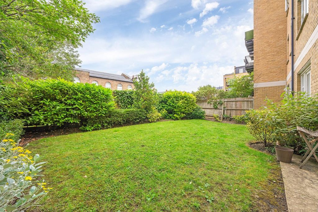 Property photo 3 of 11 Garden.Jpg