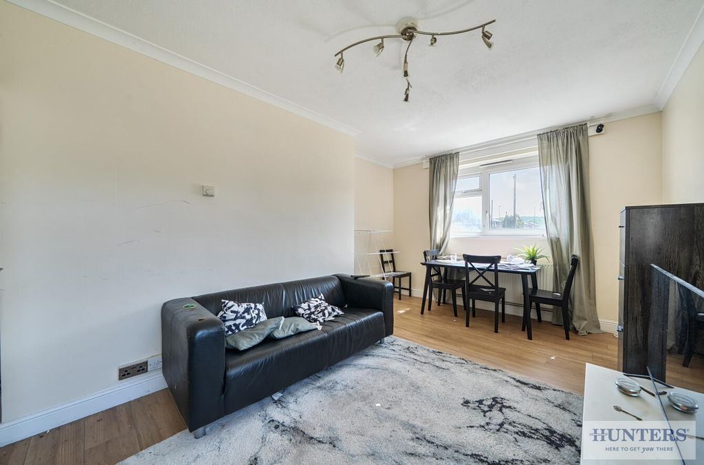 Property photo 3 of 17 680828A5-9795-4047-95ee-69641Ac6A5c8.Jpg