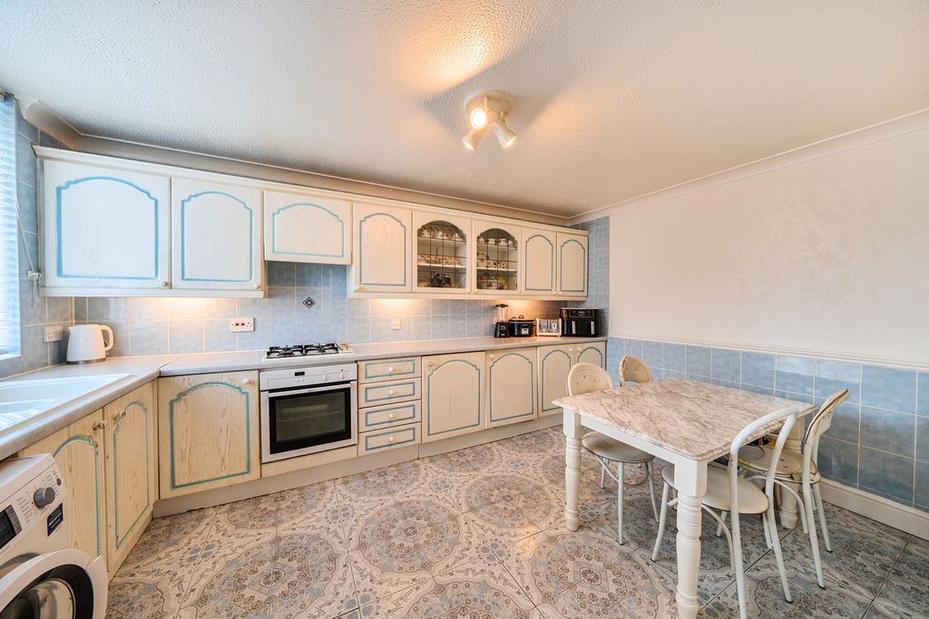 Property photo 3 of 16 1440504-6-69d8Cee...