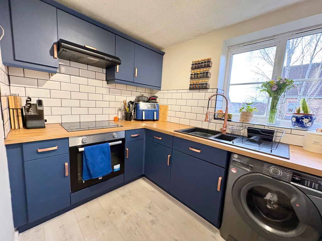 Property photo 2 of 9 Kitchen