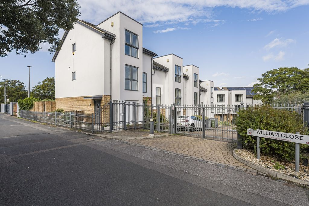 Property photo 1 of 11 Dsc00472