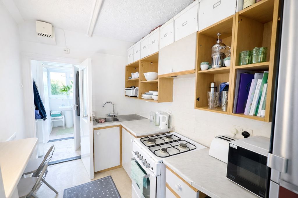 Property photo 3 of 7 Photo 4