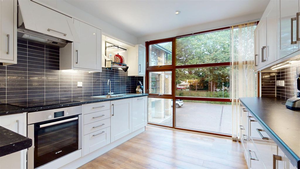 Additional image 13 of 4 bed flat for saleWoodward Place, Loughton Lodge, Milton Keynes MK8