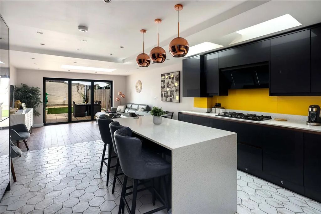 Property photo 1 of 27