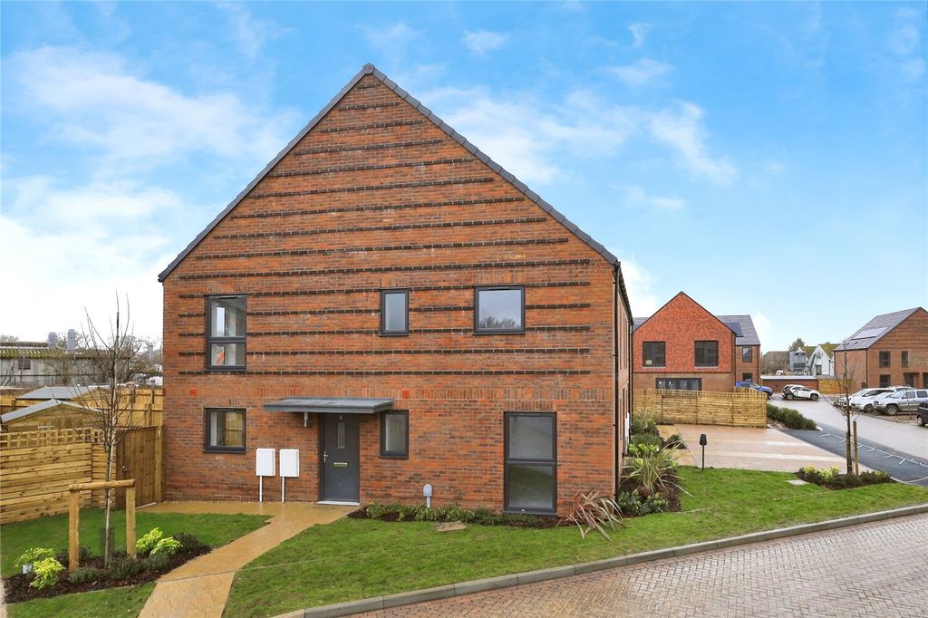 Property photo 1 of 8 External