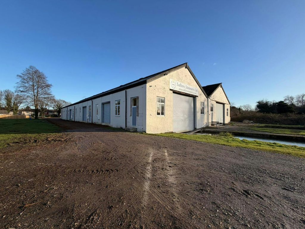 Property photo 1 of 6 E04Cf6d0-6F39-4837-852E-44202F373E75.Jpg