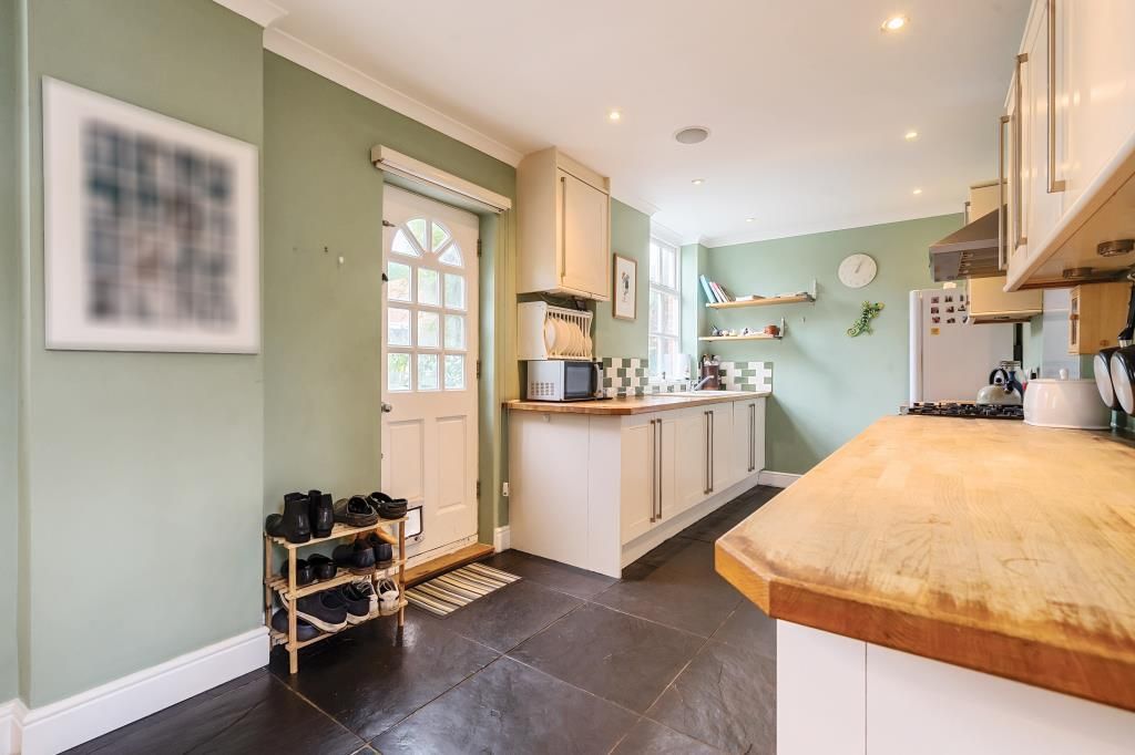 Property photo 3 of 12 Kitchen