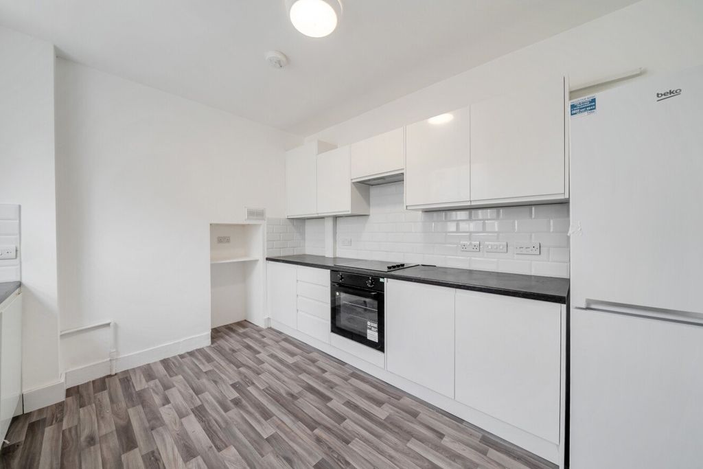 Property photo 2 of 10 Picture No. 06