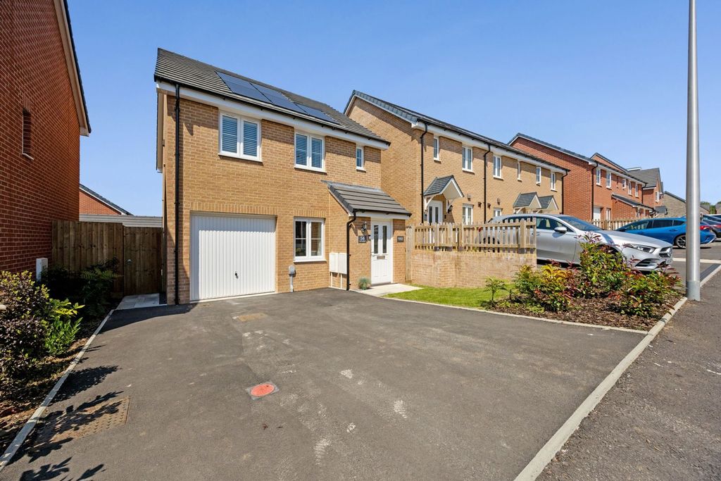 Property photo 2 of 37