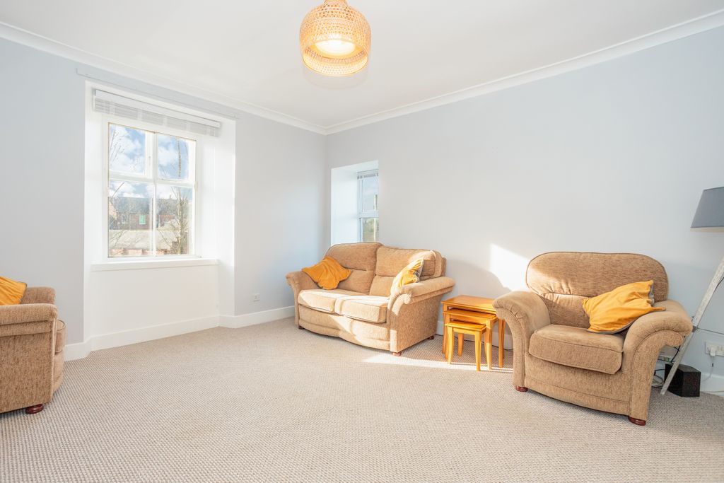 Property photo 2 of 25 Lounge