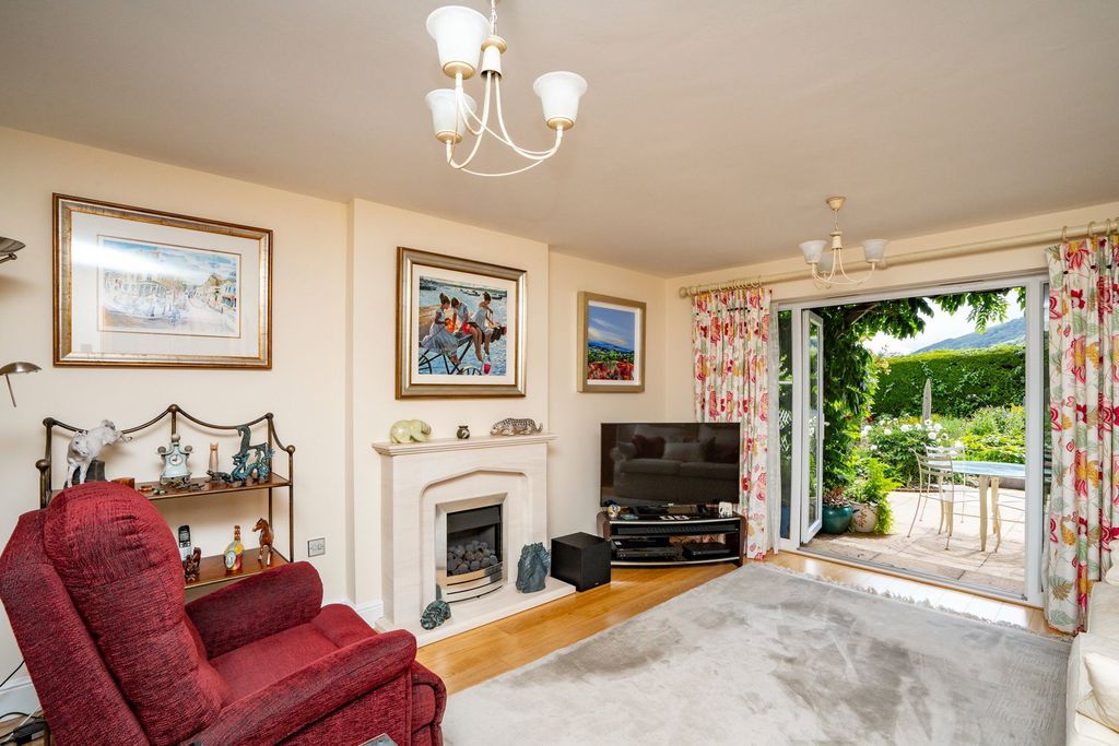 Property photo 2 of 30