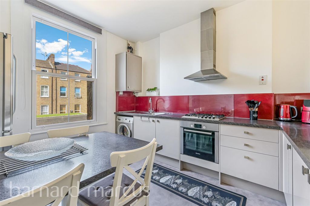 Property photo 3 of 10 Kitchen