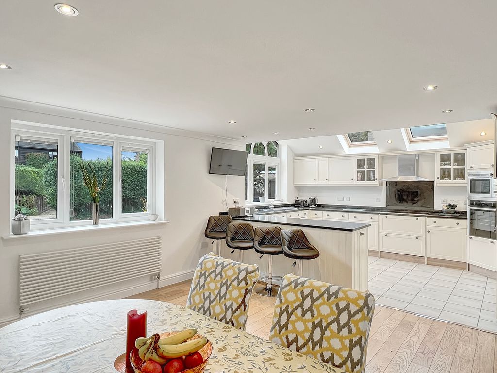 Property photo 2 of 20 Img13