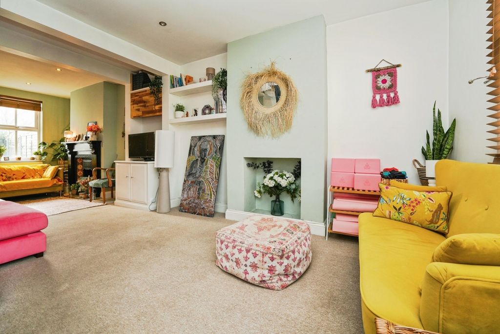 Property photo 3 of 17 Living Room