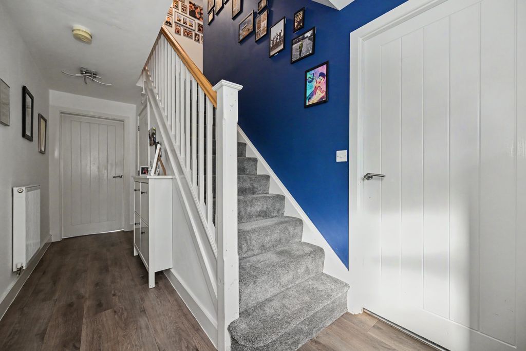 Property photo 2 of 30