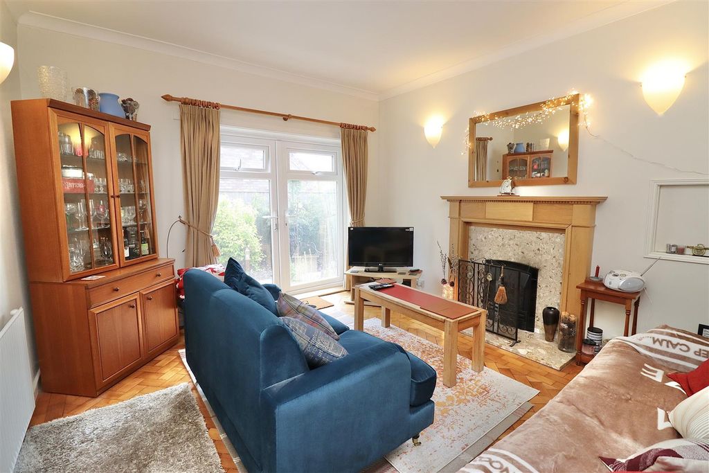 Property photo 2 of 17