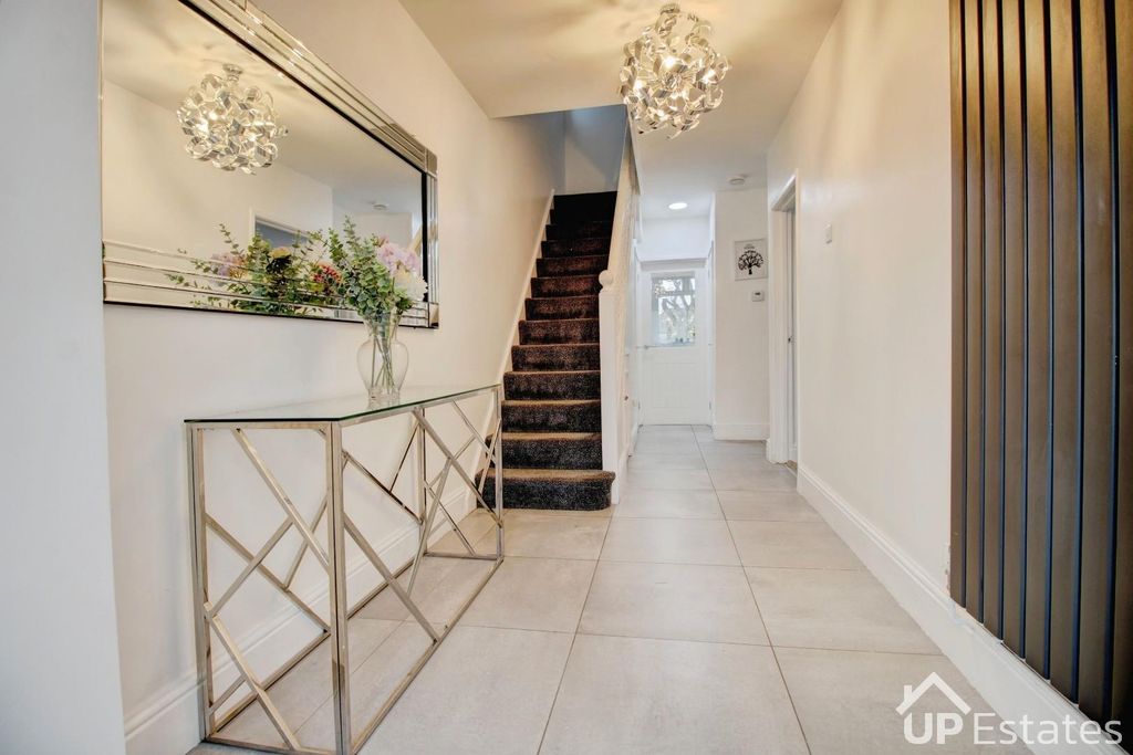 Property photo 3 of 32