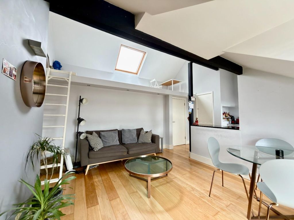 Property photo 2 of 22