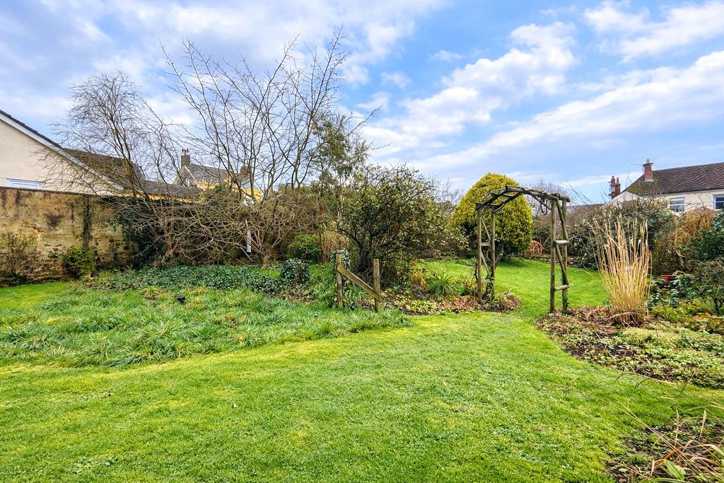 Property photo 2 of 23 Picture No. 27