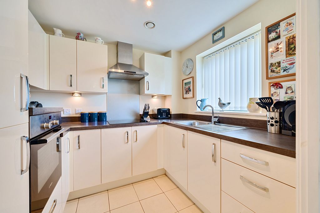 Property photo 3 of 25 Kitchen