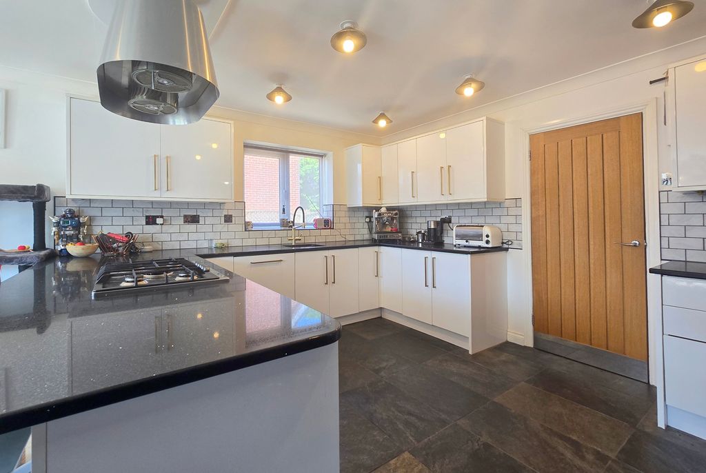 Property photo 3 of 15 Rc Kitchen 1