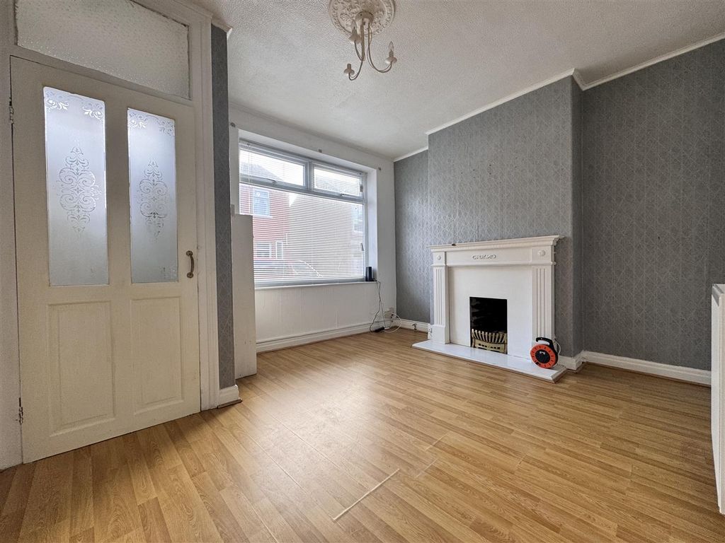 Property photo 2 of 9 Lounge