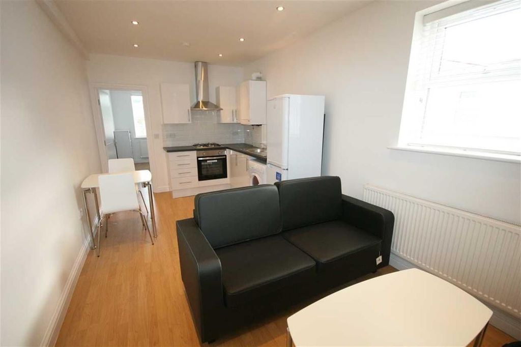 Property photo 1 of 3