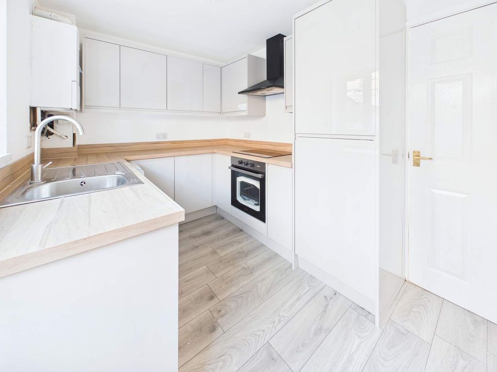 Property photo 3 of 13 Kitchen