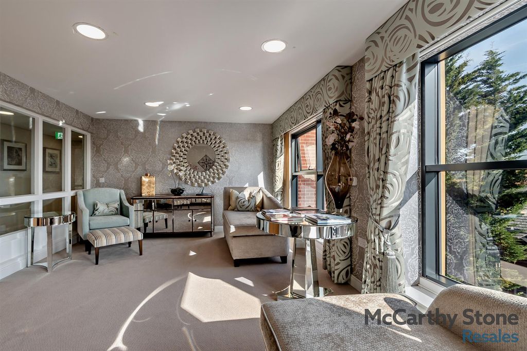 Property photo 3 of 12 8639131-Interior26-800.Jpg