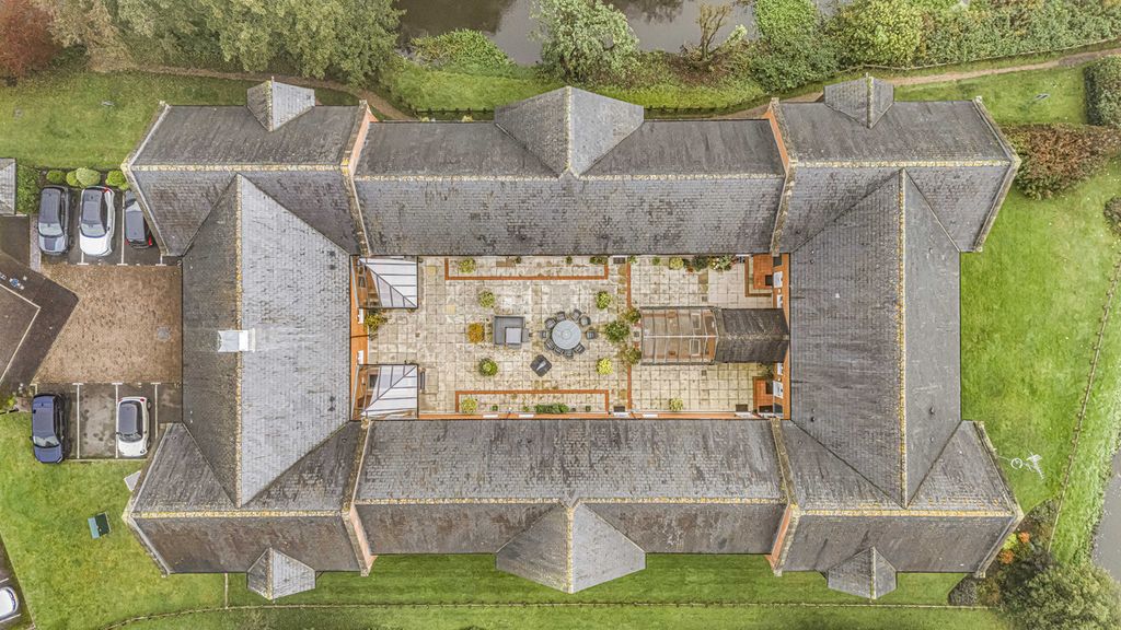 Property photo 2 of 22