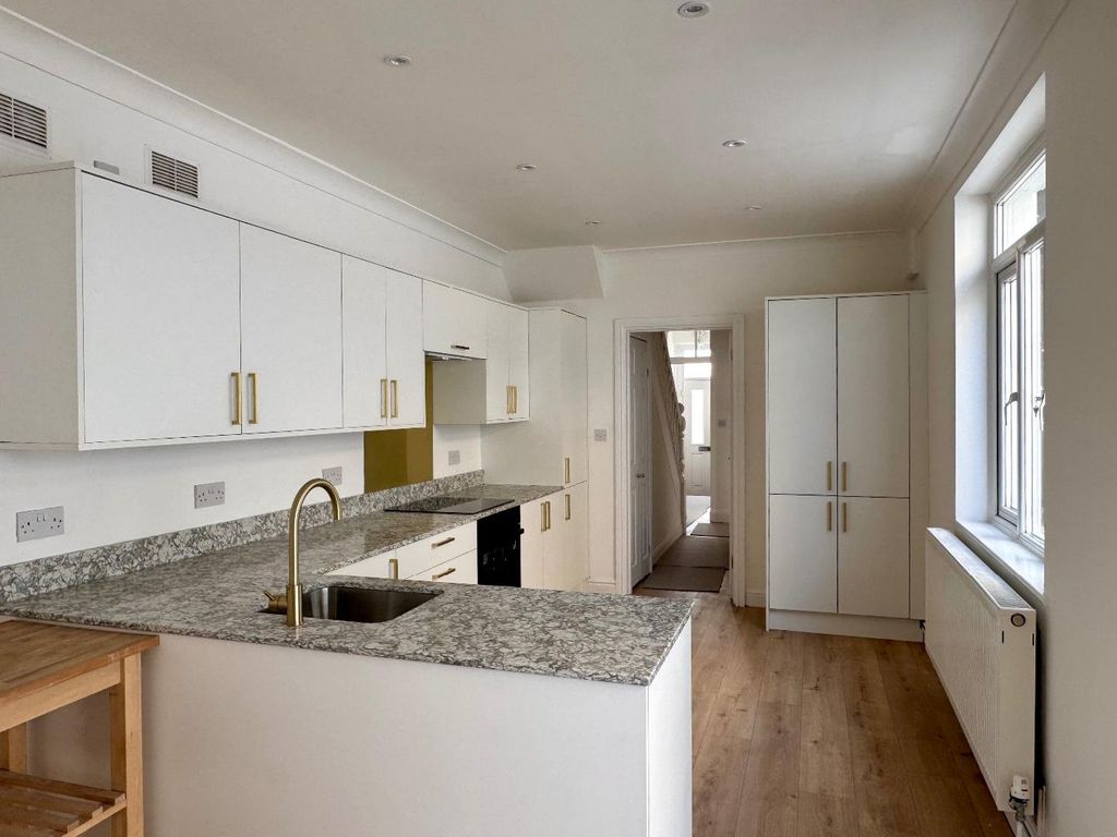 Property photo 2 of 12 Kitchen